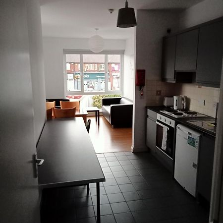2 Bedroom, 2 Bathroom Apartment Дублин Экстерьер фото